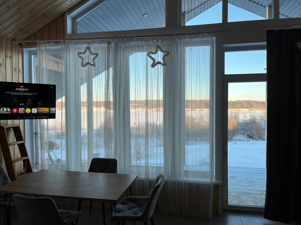 Домик у реки