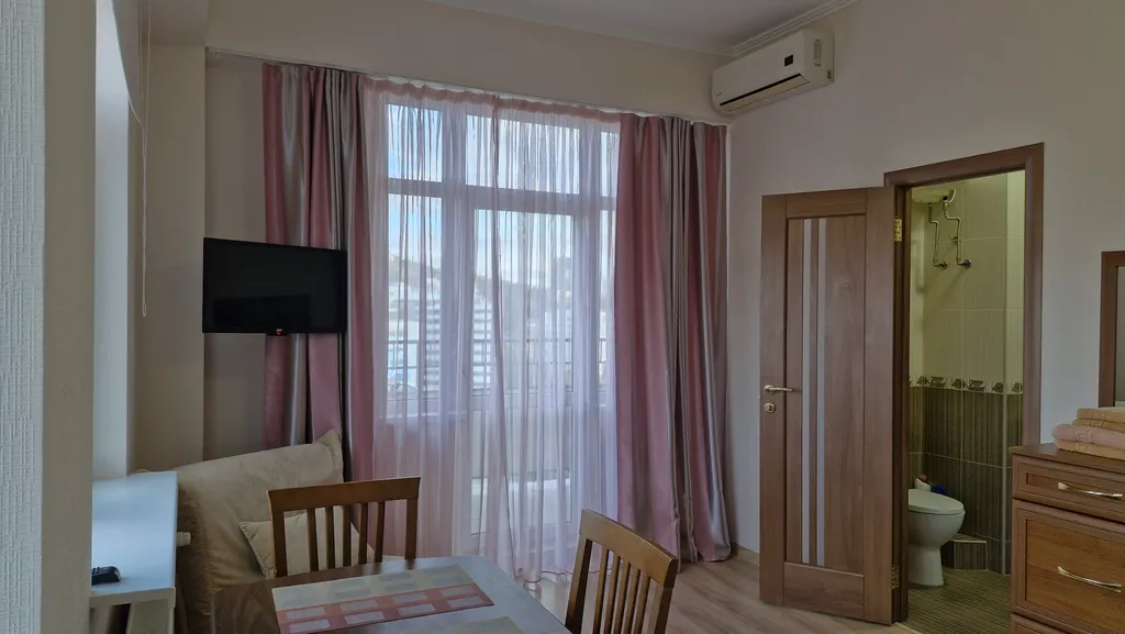 Свежая 1-комнатная квартира с дизайнерским ремонтом