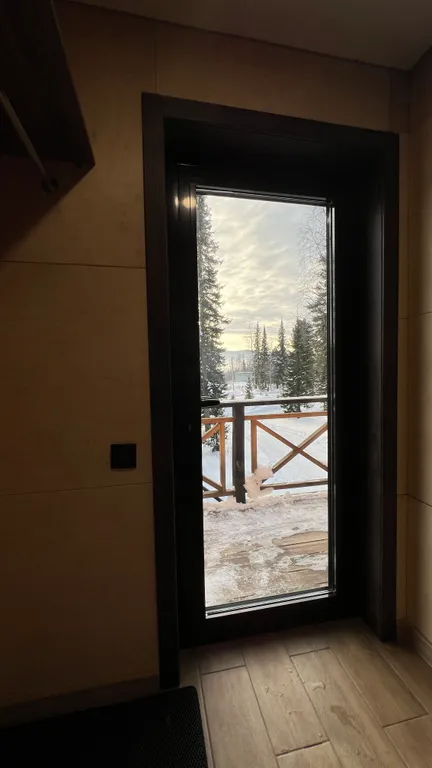 Дом вблизи подножья горы