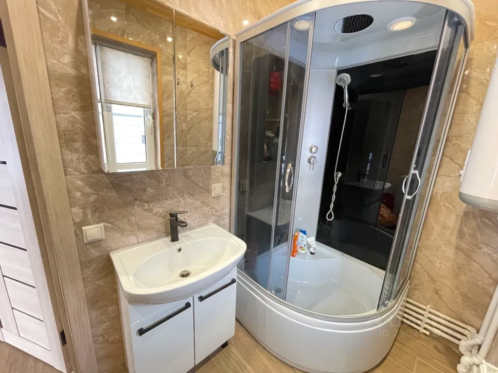 Уютный дом у леса и озера