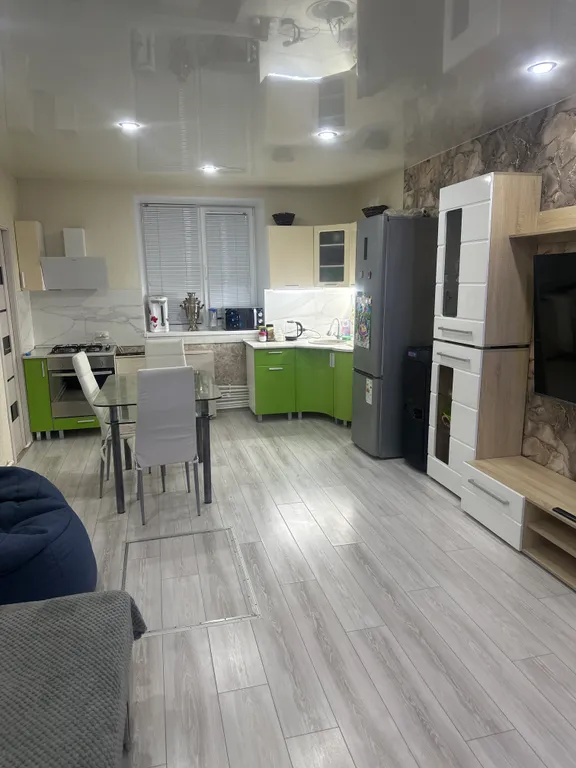 Двухэтажный дом с баней и бассейном