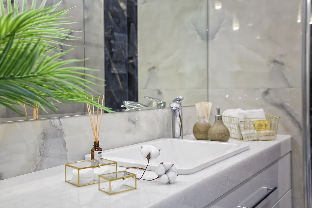 Золотой Ананас с видом на море