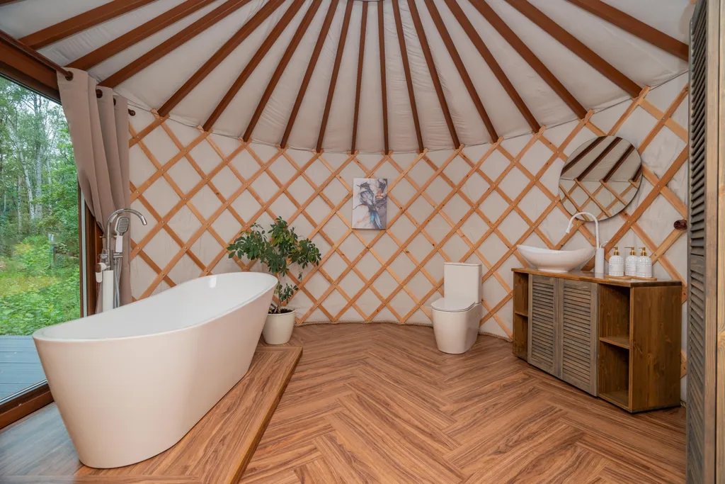 Глэмпинг в лесу