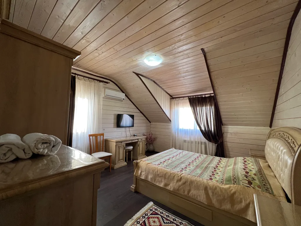 Дом с сауной и большой ванной на террасе