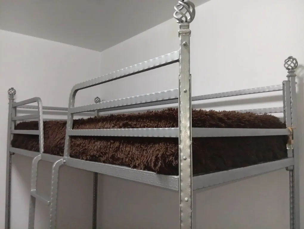 Двуxкoмнатнaя квapтиpа в доме - памятник архитектуры