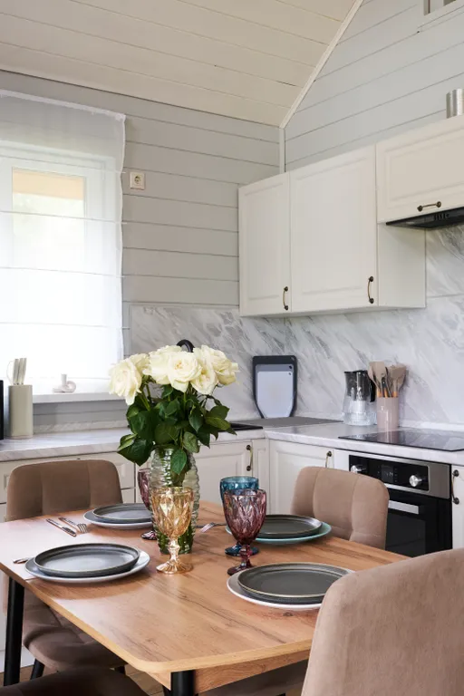 Коттедж в окружении леса с джакузи и сауной