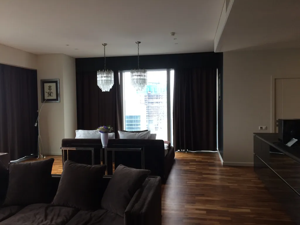 Угловой просторный апартамент 61 этаж