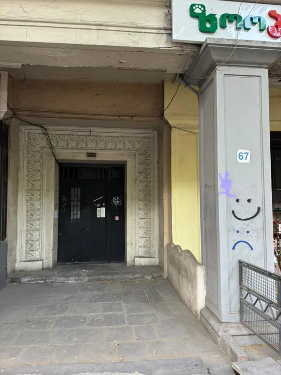 Квартира с 2 спальнями и балконом у цирка, с парковкой