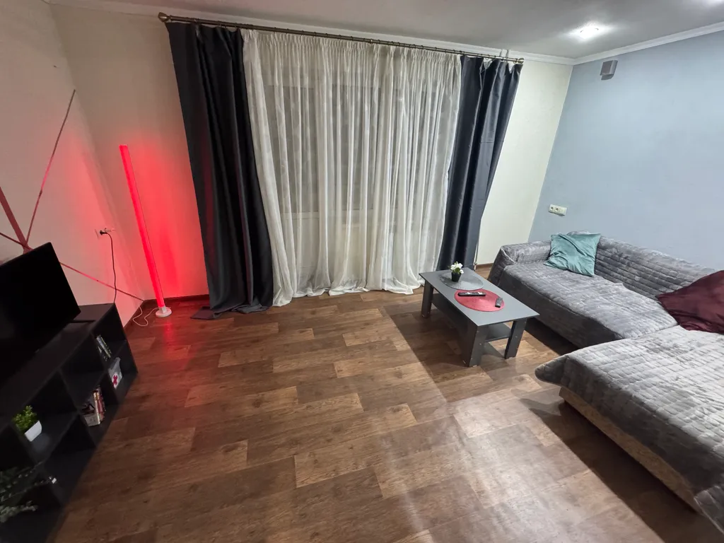 Видовая двухкомнатная квартира в самом центре города