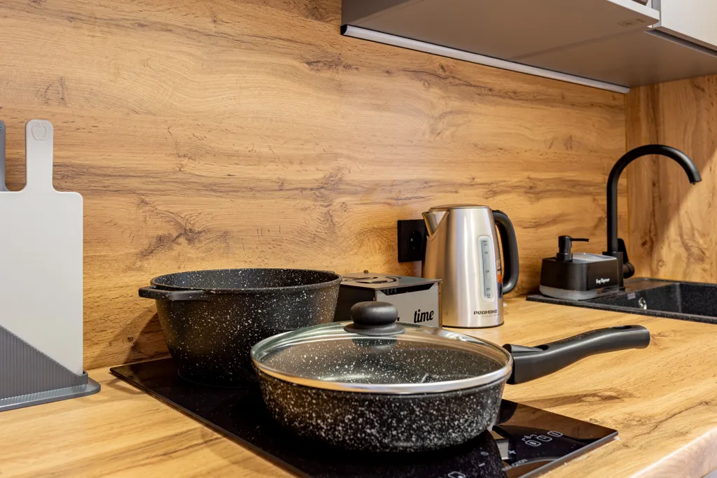 Просторная студия с дизайнерским ремонтом