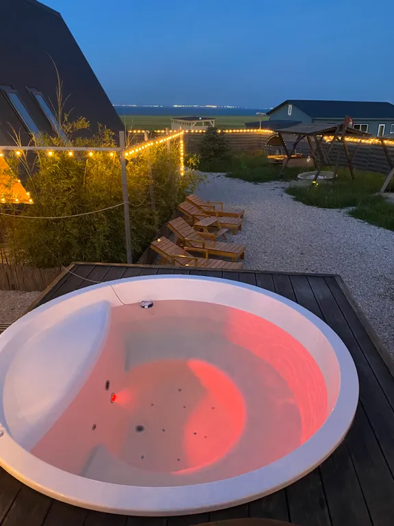 Домик а фрейм для круглогодичного отдыха с джакузи и баней