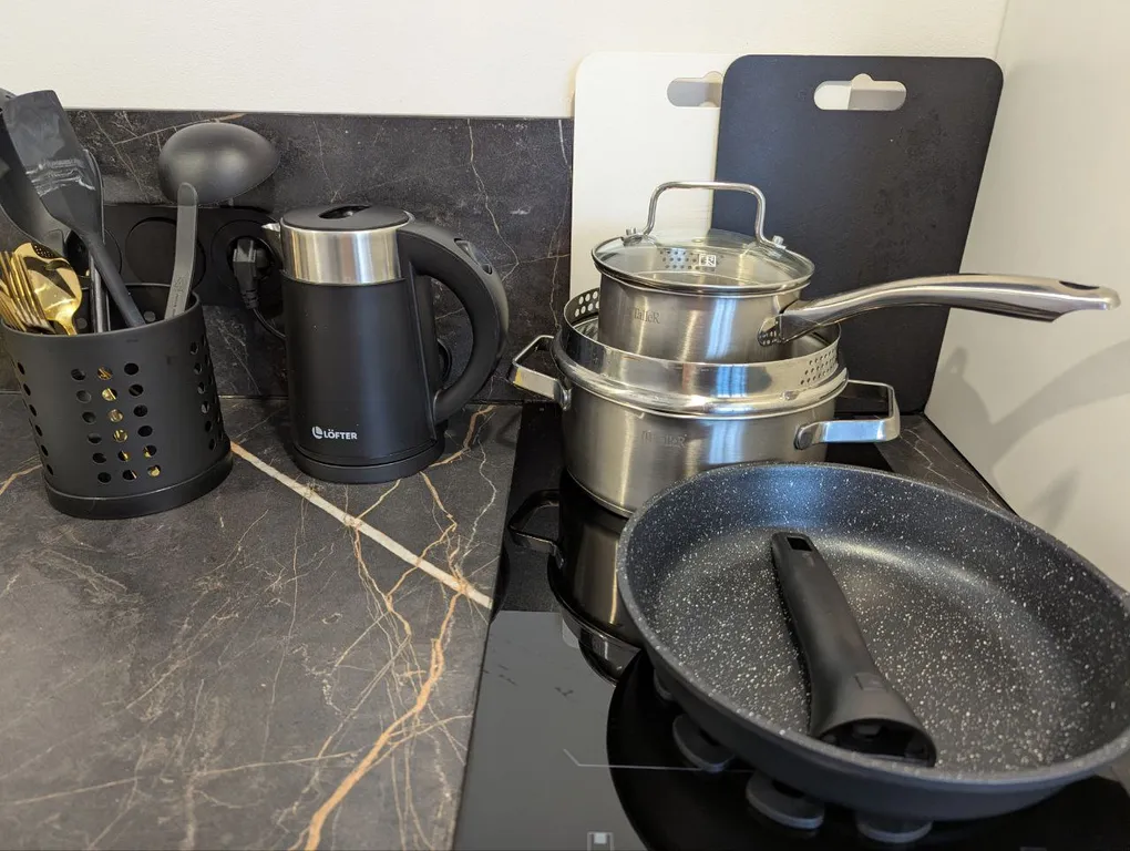 Студия с панорамным окном, видом на Северные закаты, Чумаровка 2 минуты