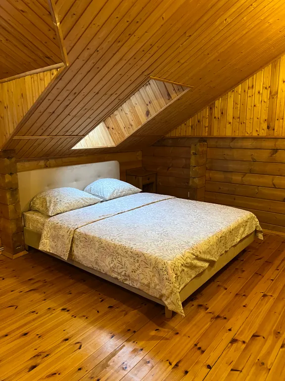 Уютный дом на берегу