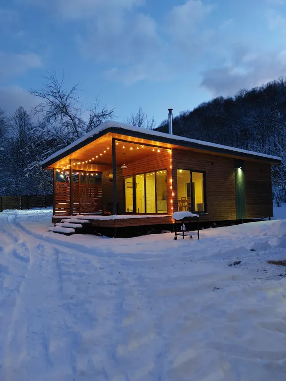 Дом в горной деревне с купелью фурако на террасе