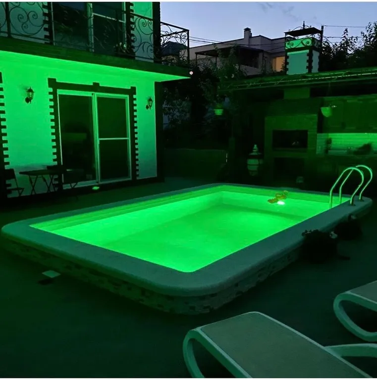 Дом в лесу с видом на море