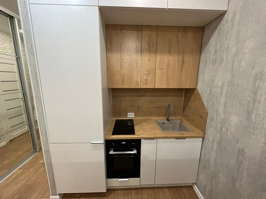 Студия в новом доме возле кадетского училища