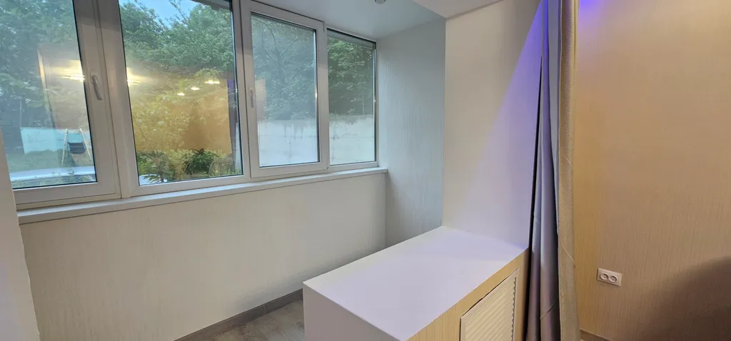 Двухкомнатная квартира в тихом дворе с новым ремонтом и техникой