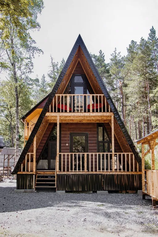 Двухэтажный A-Frame шале посреди заповедного леса вблизи Эльбруса