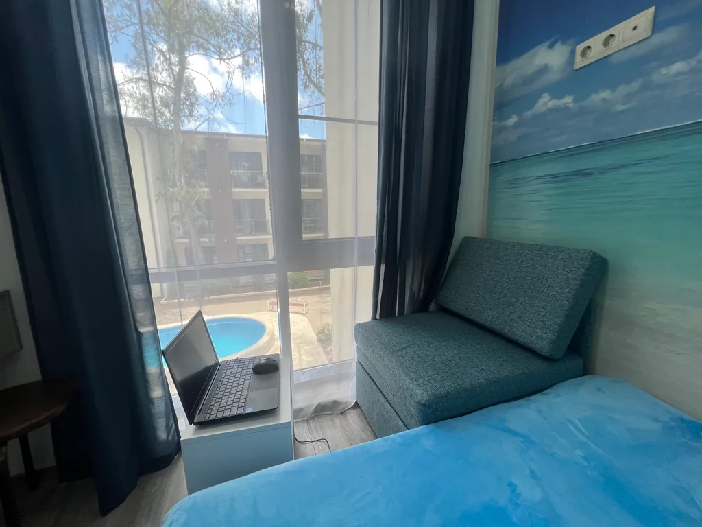 Квартира у моря с балконом и бассейном