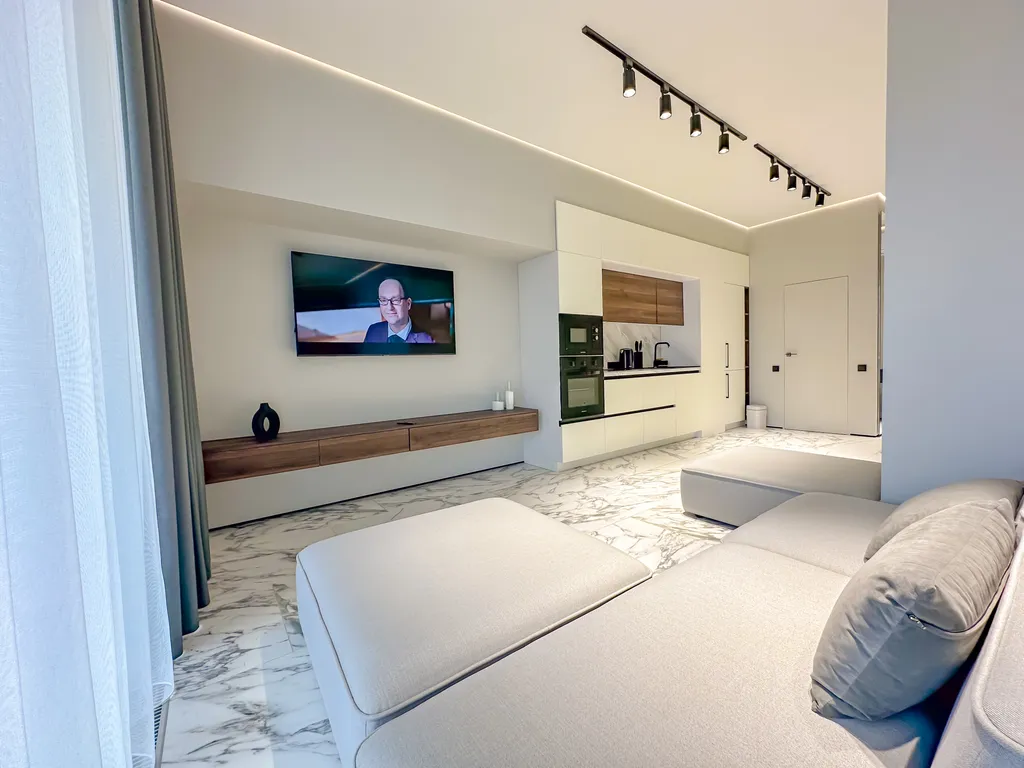 Двухуровневые апартаменты с прямым выходом к бассейну и у моря