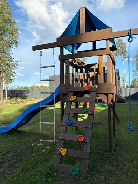 Уютный дом для семейного отдыха с детской площадкой