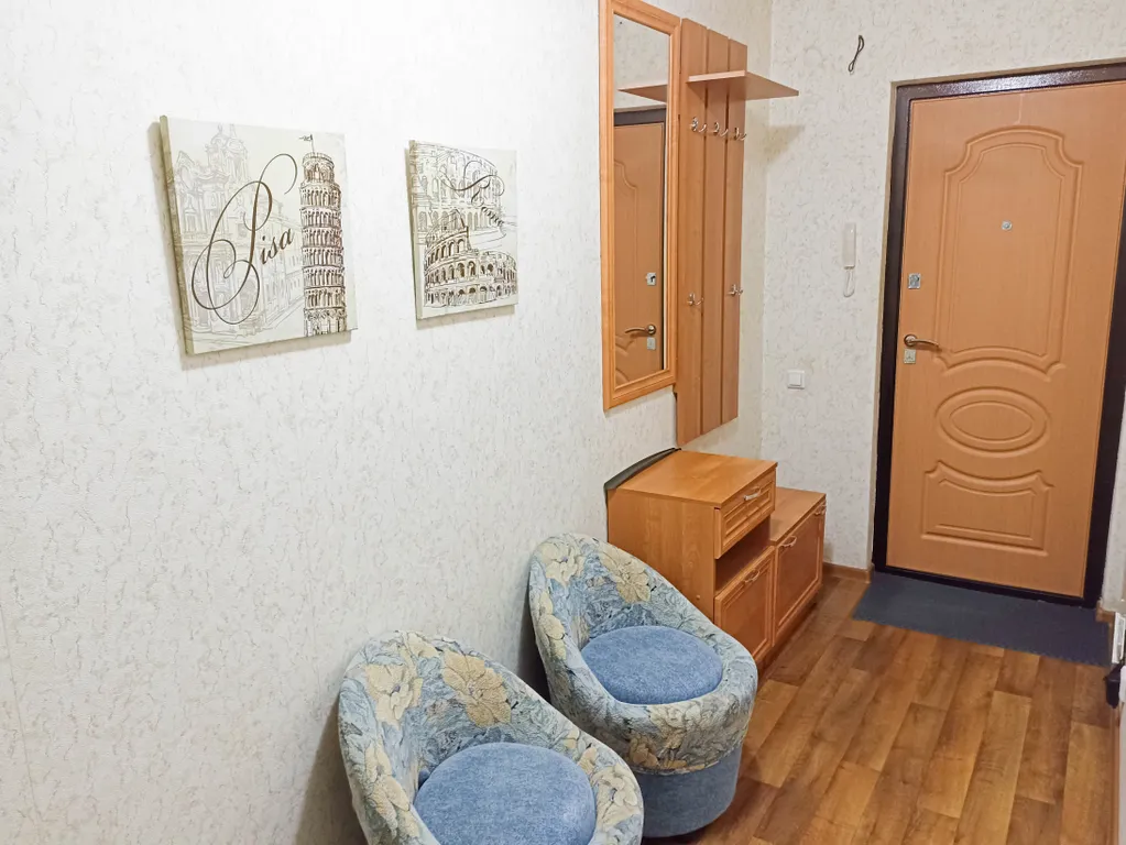 Стильная просторная квартира с модными кроликами в Орбите