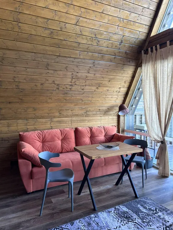 А-фрейм для тихого семейного отдыха с видом на озеро