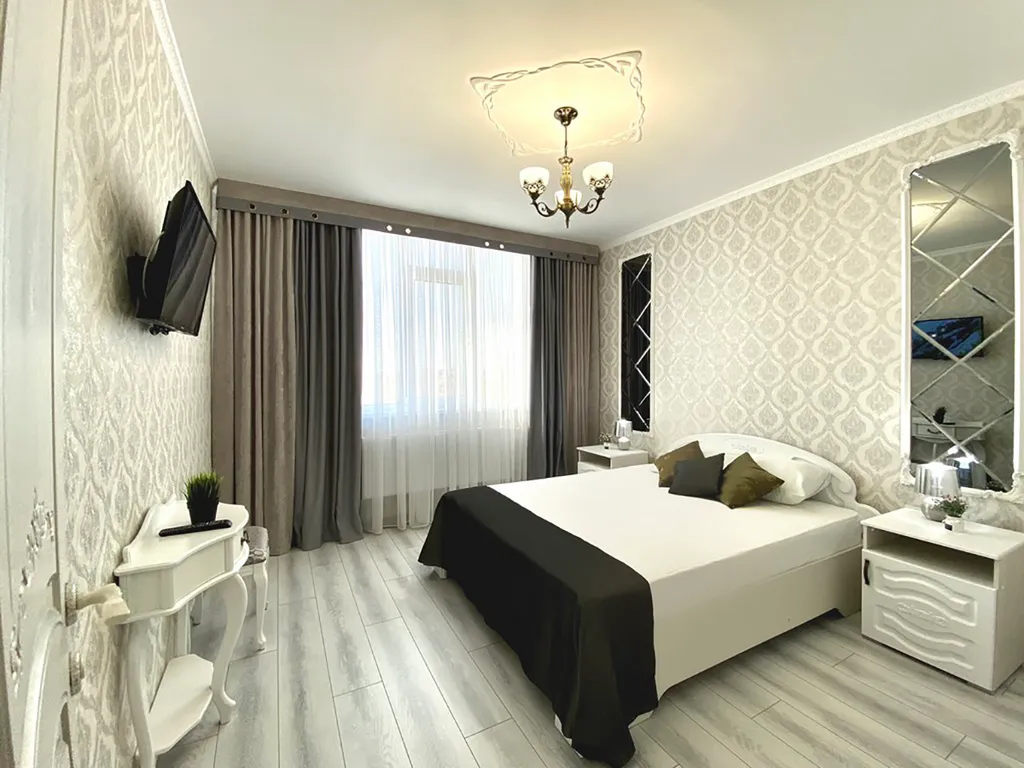 Просторная квартира с дизайнерским ремонтом в классическом стиле — аренда посуточно в Оренбург