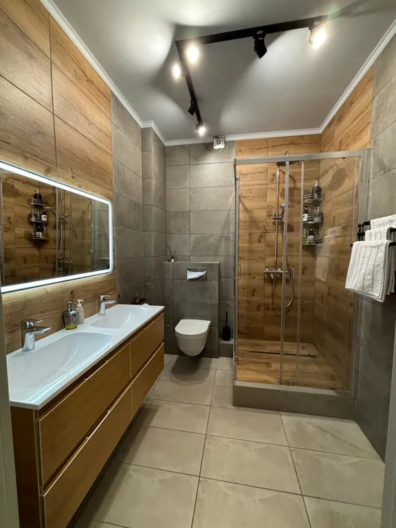 Огромная квартира на набережной