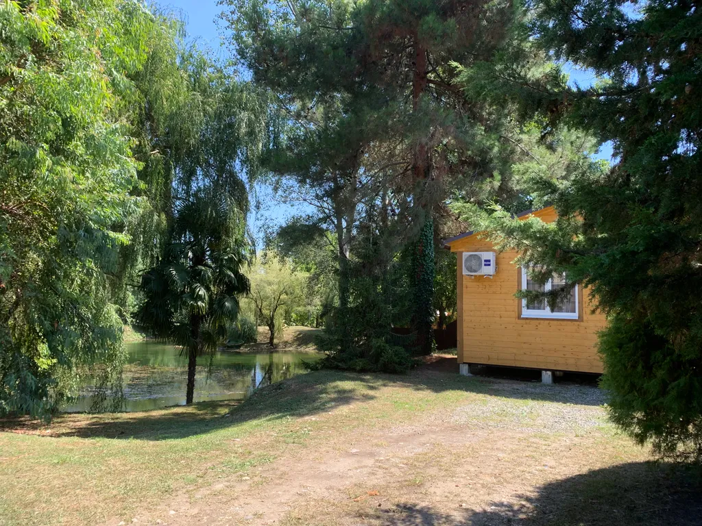 Домик у озера