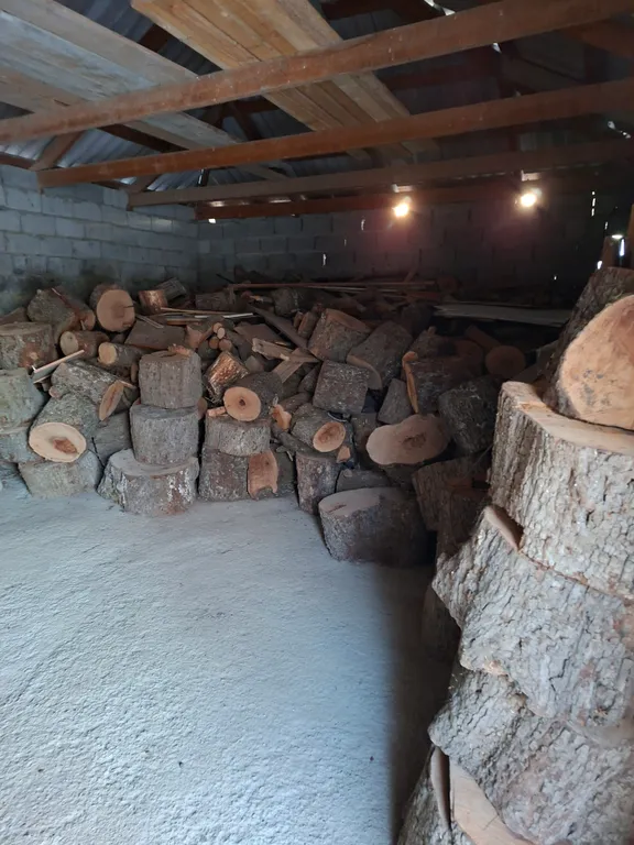 Уютный дом возле термального источника по дороге на курорт Мамисон