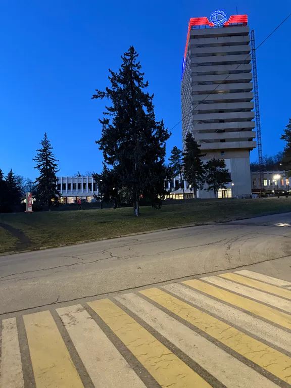 2-комнатная квартира центр города Цветник