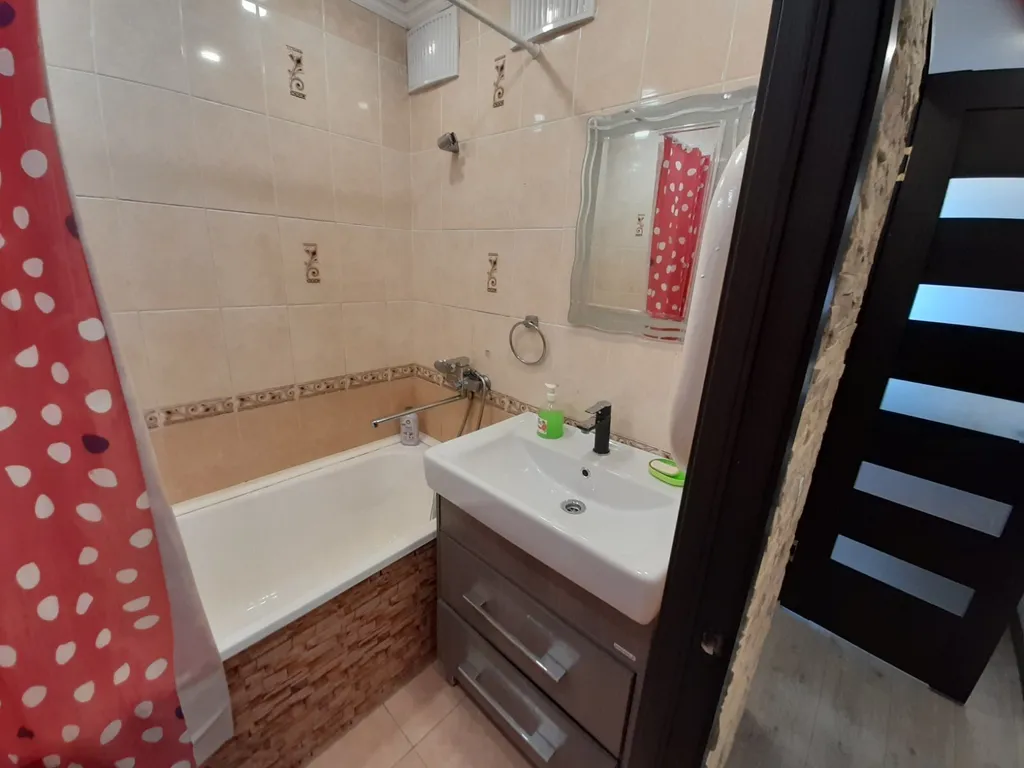 Квартира с балконом и видом на город и залив