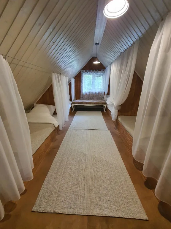 Домик с банькой у леса