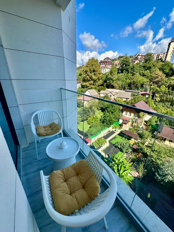 Дизайнерская квартира возле моря с балконом