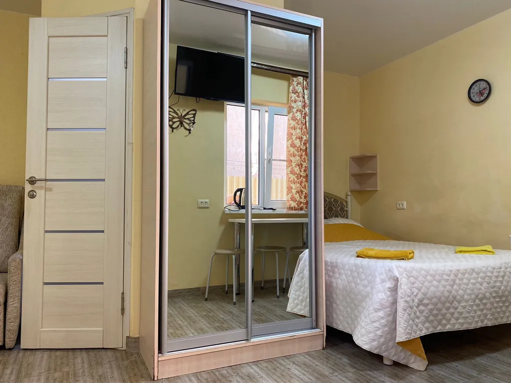 Номер 17м2 с кухней и санузлом