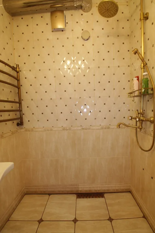 Сталинка у Кремля в центре