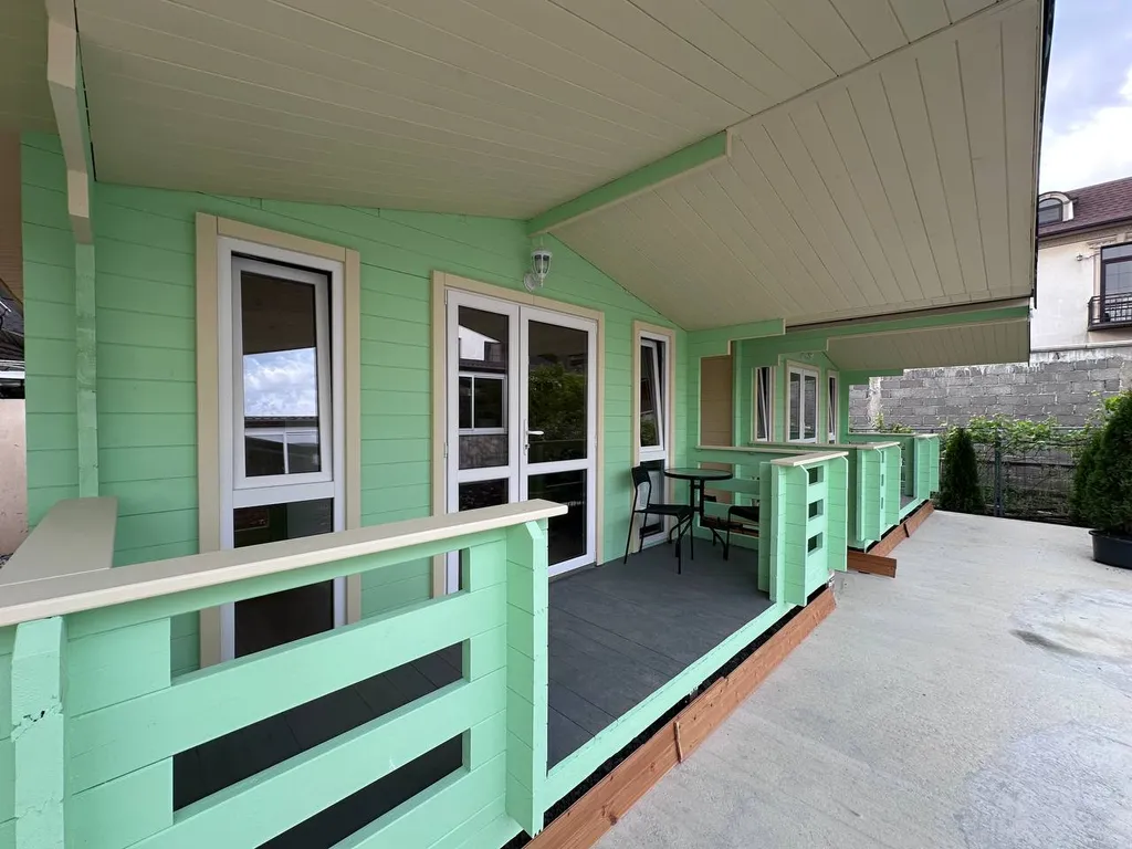 Коттедж Новый дом с террасой для семьи — аренда посуточно в Сириус