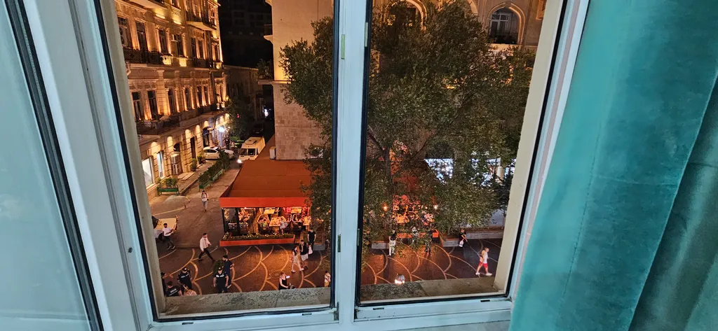 Квартира у ресторана Колорит