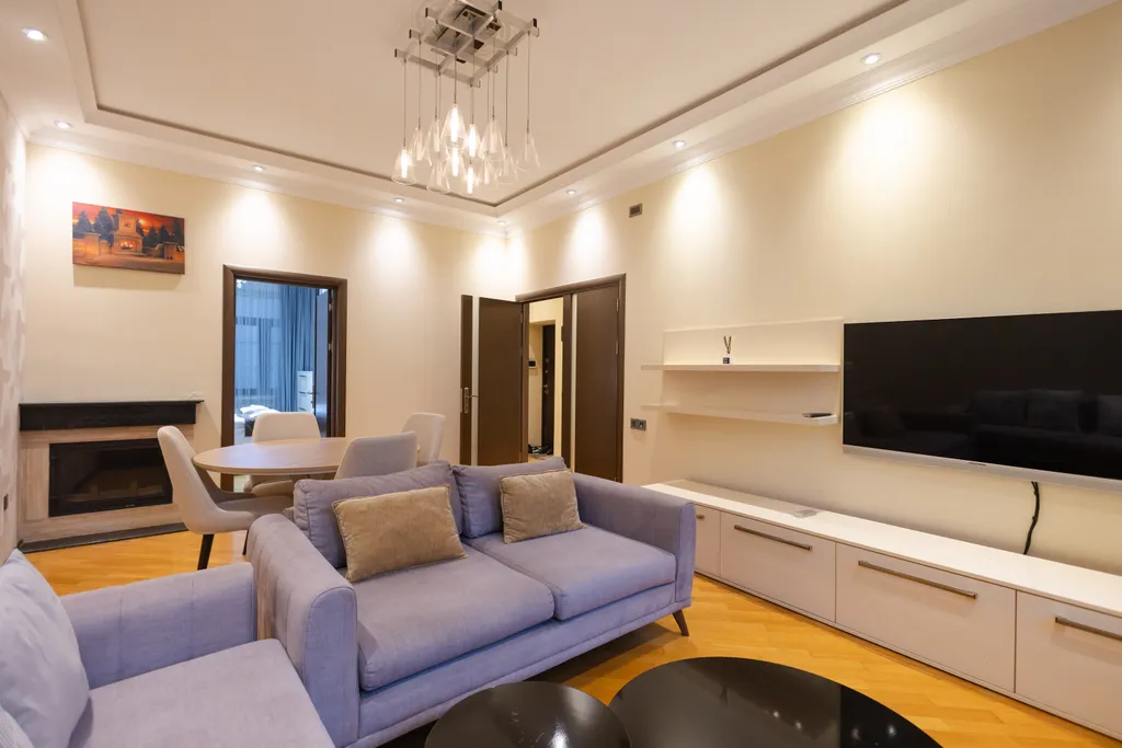 2 спальни + гостиная, прямой балкон с видом на гору Таргова