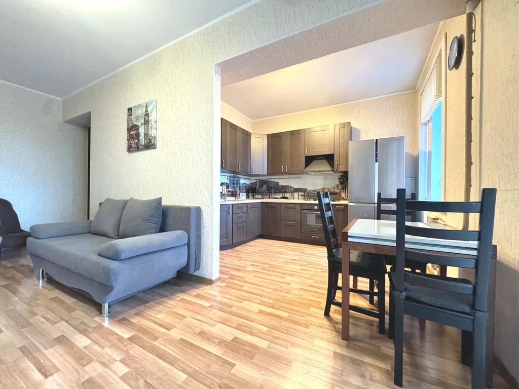 3-комнатная квартира в центре с балконом и кондиционером