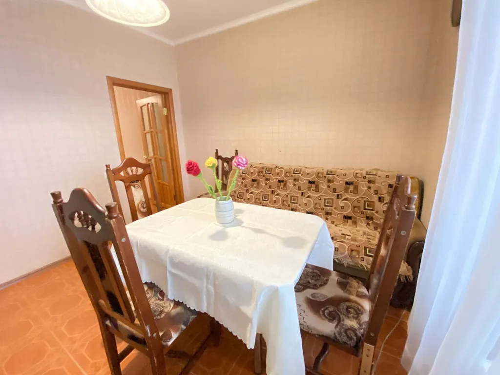 Дом с часами на площади Партизан