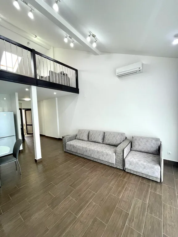 Эллинг на берегу моря