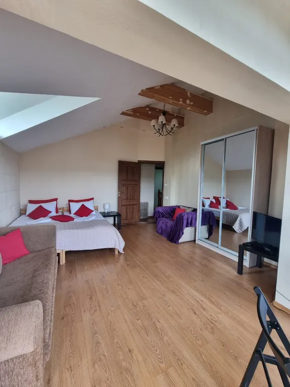 Уютный дом на берегу реки