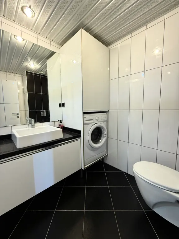 Sea View 2BD Flat 50m to the Beach