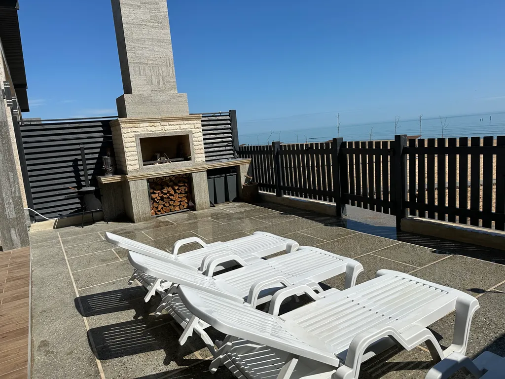 Дом на берегу моря