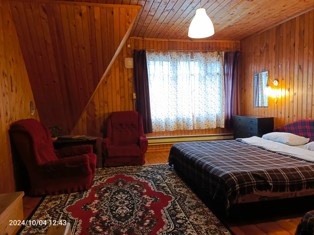 Просторный дом с баней в тихой деревушке у реки