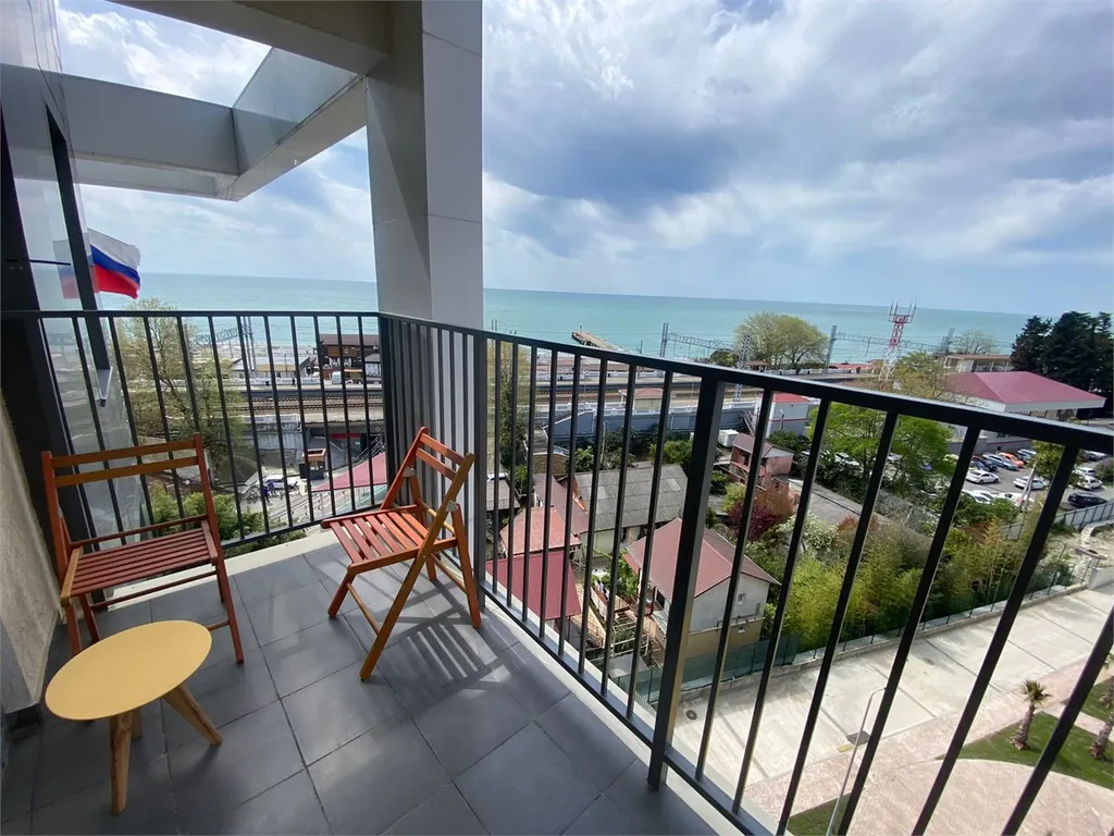 2-комнатная квартира с панорамными окнами у моря