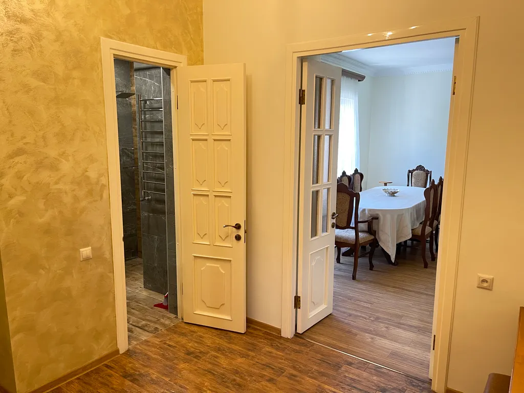 Шикарный дом в центре с бассейном