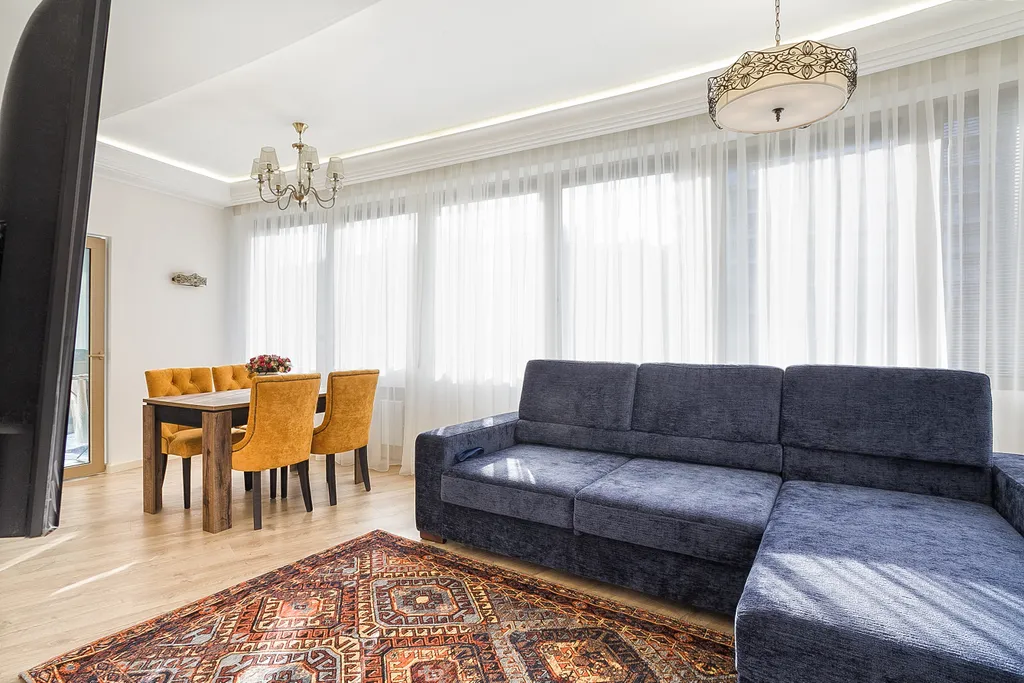 Квартира с отдельным залом и отдельной спальней с террасой на парк